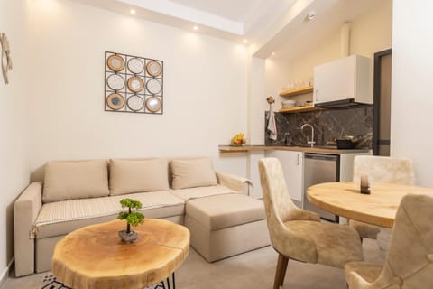 Kitchen or kitchenette, Living room, Seating area, Dining area