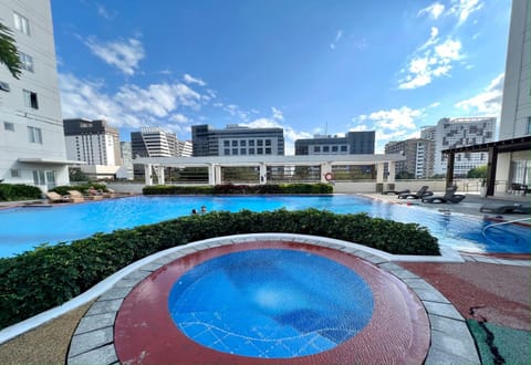 Day, City view, Pool view, Swimming pool, sunbed