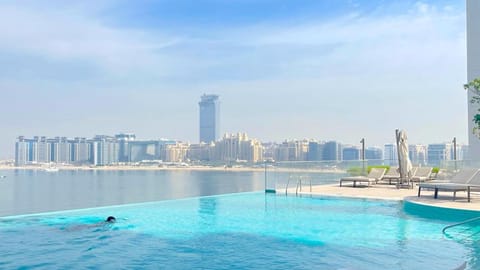 Nearby landmark, Day, Natural landscape, City view, Lake view, Pool view, Sea view, Swimming pool