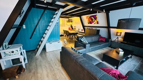 Property building, TV and multimedia, Living room