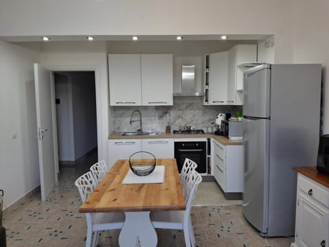 Kitchen or kitchenette, kitchen, kitchen