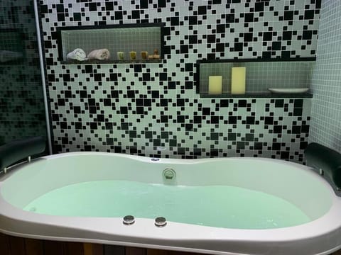 Hot Tub, Bathroom, Bath