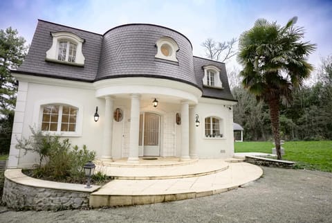 Villa Mandalika Villa in Noisy-le-Grand