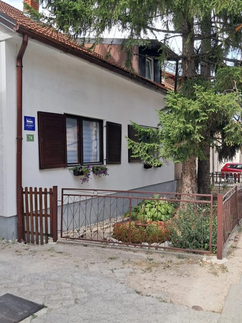 Property building, Garden view, Street view
