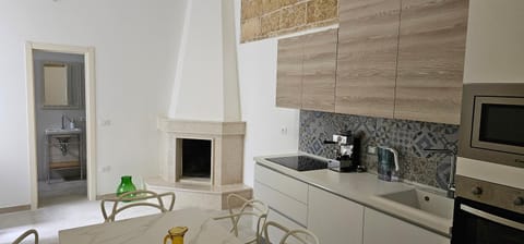 Kitchen or kitchenette, Dining area, dishwasher, oven