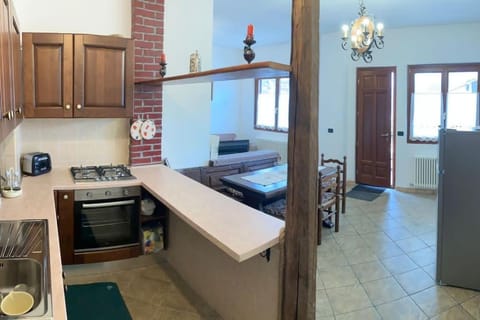 Kitchen or kitchenette, Dining area, pet friendly, toaster