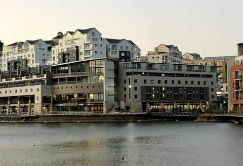 Restaurant/places to eat, Activities, Evening entertainment