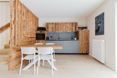 Dining area, kitchen