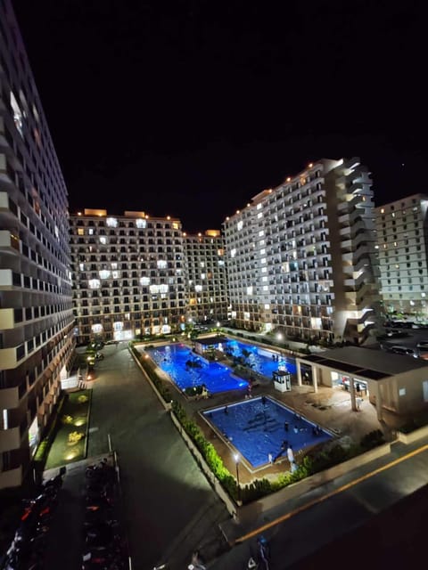 Property building, Night, Neighbourhood, Balcony/Terrace, Pool view, Swimming pool, Location