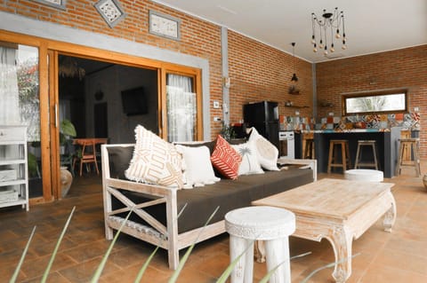 Balcony/Terrace, Kitchen or kitchenette, Seating area, Dining area