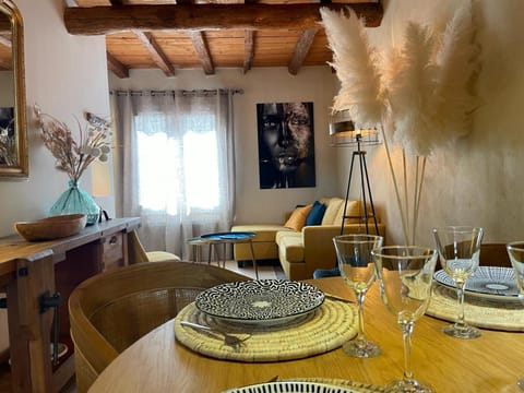 Living room, Dining area
