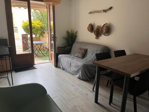 Living room, Garden view