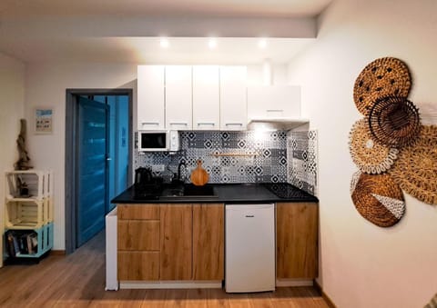 Kitchen or kitchenette, oven, pet friendly, stove