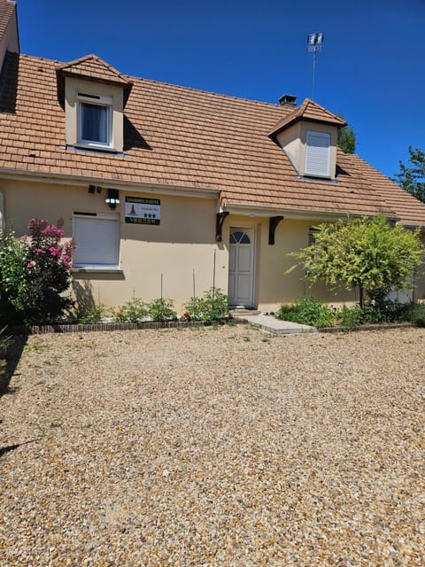 Property building, Garden, Garden, Garden view, Parking