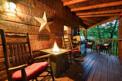 The Rustic Rooster House in Sevierville