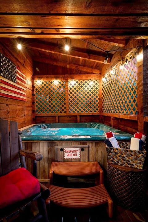 The Rustic Rooster House in Sevierville