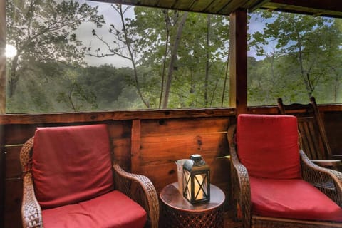 The Rustic Rooster House in Sevierville