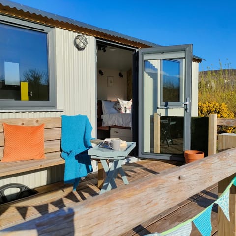 Dingle Way Glamping DANÚ Annascaul Campground/ 
RV Resort in County Kerry