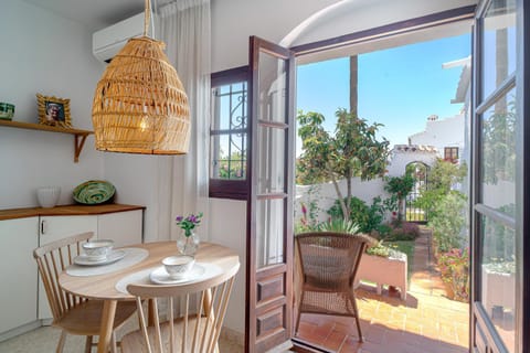 Garden, Living room, Dining area