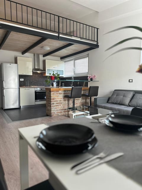 Dining area, kitchen