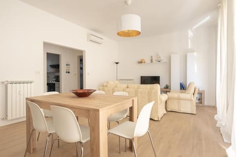 Living room, Dining area, air conditioner