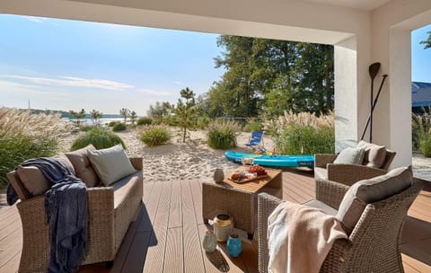 Balcony/Terrace, Beach, Lake view