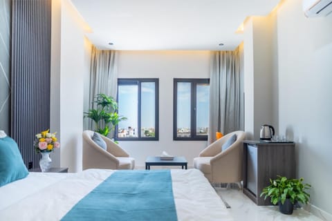 Bed, Living room, Photo of the whole room, Seating area, air conditioner