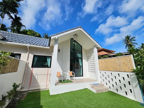 Property building, Patio, Day, Garden view, Inner courtyard view