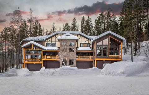 Beautiful Mountain Modern Home 4Bedroom Spa House in Whitefish