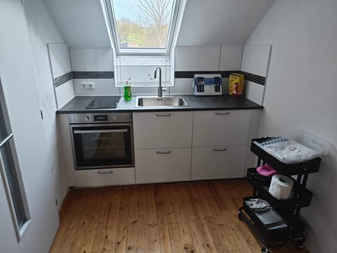 Kitchen or kitchenette, pet friendly, stove