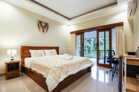Bed, Photo of the whole room, Bedroom, towels, air conditioner