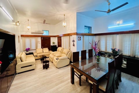 Communal lounge/ TV room, Living room, Dining area