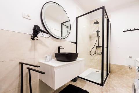 Shower, Bathroom, towels