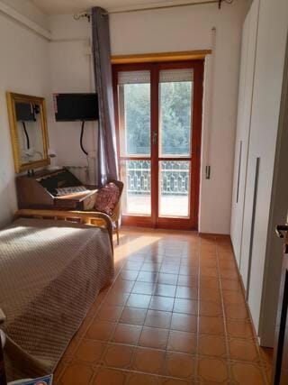 TV and multimedia, Photo of the whole room, Bedroom