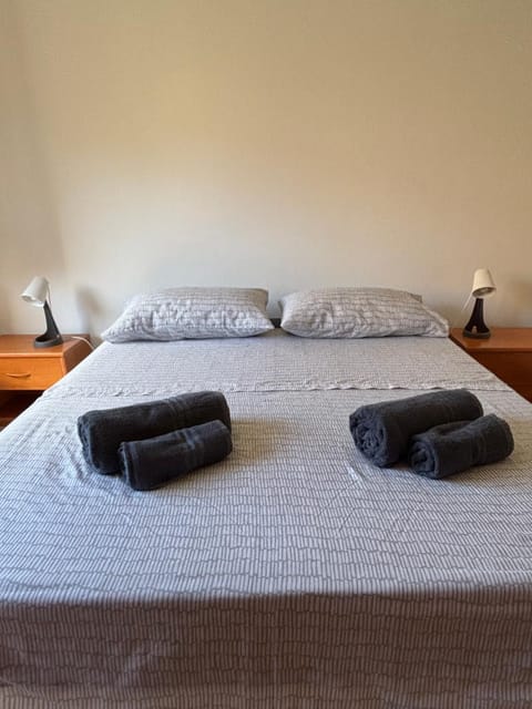 Bedroom, towels