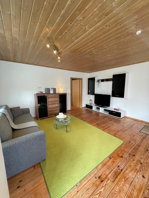 Communal lounge/ TV room, TV and multimedia, Living room, Seating area