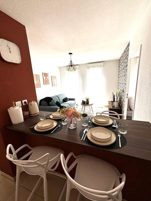 Living room, Seating area, Dining area