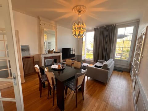 Communal lounge/ TV room, Living room, Lounge or bar