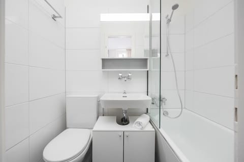 Urban Oasis with Queen Bed and View BE-54 Apartment in Zurich City