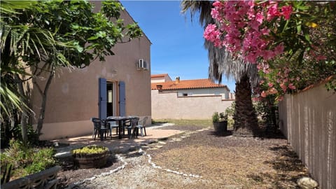 Property building, Garden, Garden view