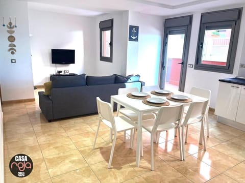 TV and multimedia, Living room, Seating area, Dining area, Evening entertainment