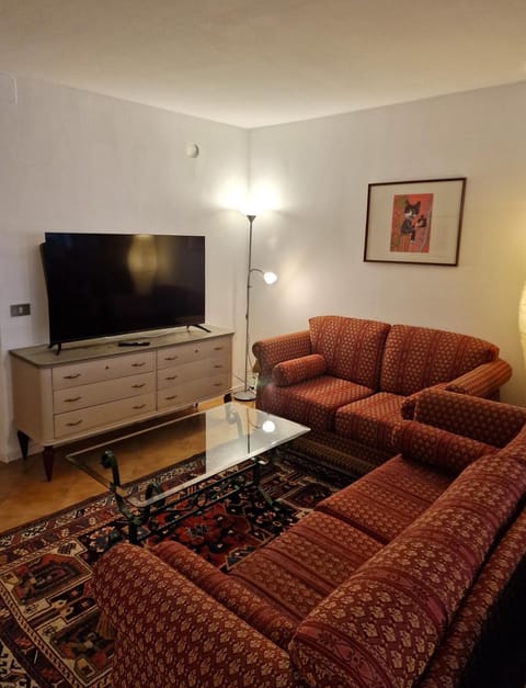 Communal lounge/ TV room, TV and multimedia, Living room, Seating area