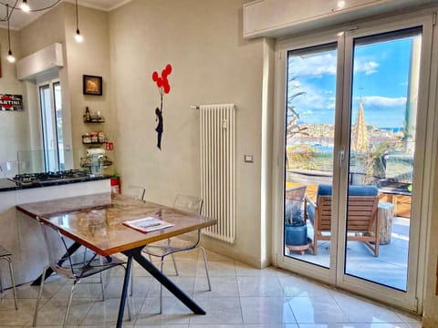 Patio, Natural landscape, View (from property/room), View (from property/room), Balcony/Terrace, Kitchen or kitchenette, Living room, Seating area, Dining area, City view, City view, Landmark view, Landmark view, Mountain view, Mountain view, Sea view, Sea view