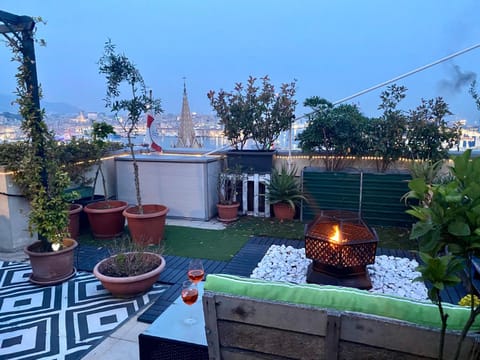 View (from property/room), Balcony/Terrace, City view, Garden view, Sea view