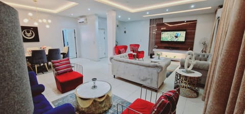 Communal lounge/ TV room, TV and multimedia, Living room, Seating area, hair dresser, air conditioner