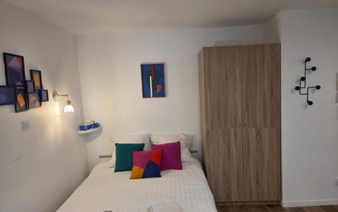 Bed, Photo of the whole room, Bedroom, wardrobe