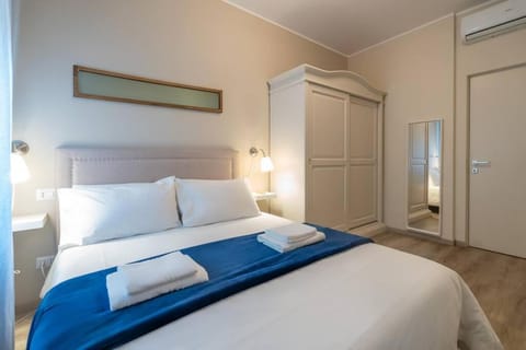 Bed, Bedroom, air conditioner