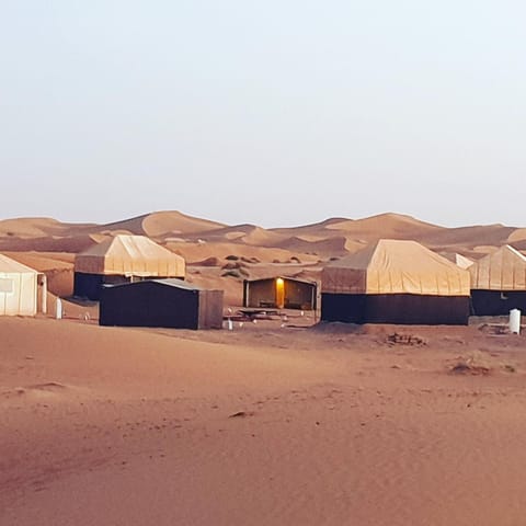 Restaurant/places to eat, Day, Natural landscape