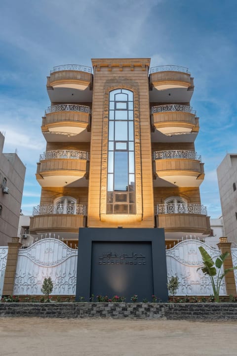 Property building, Day
