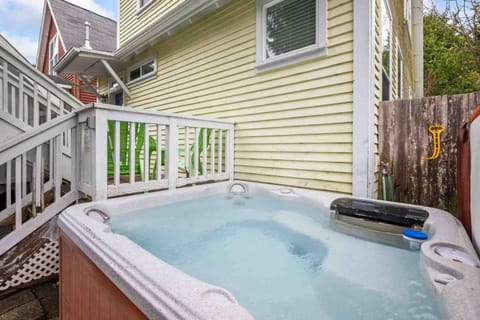 Starry Night. House in Lincoln Beach
